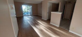 Building Photo - 7098 Wildwood Cir