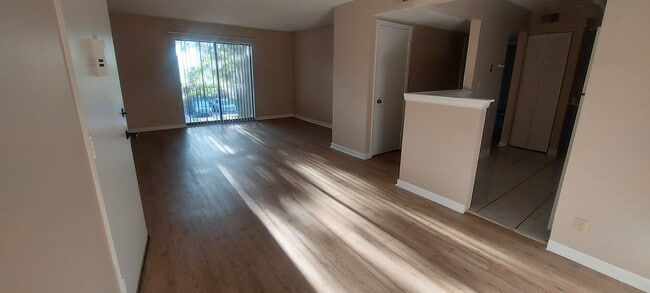 Building Photo - 7098 Wildwood Cir