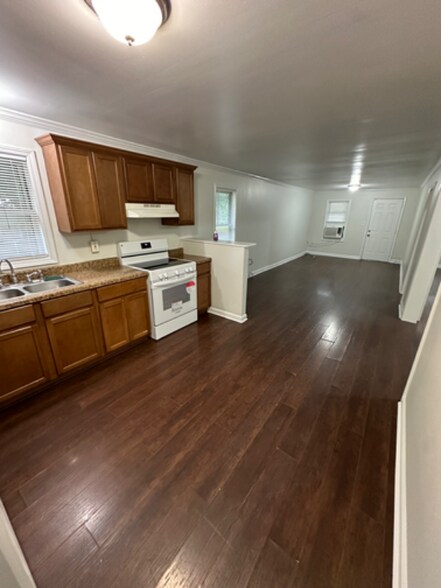Building Photo - 209 G St