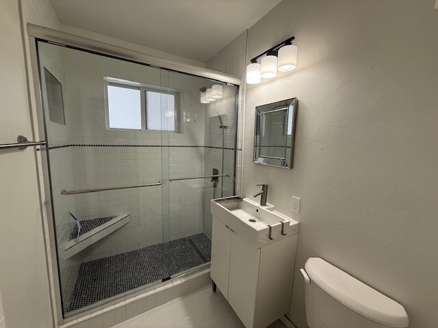 Building Photo - 13300 NE 10th Ave