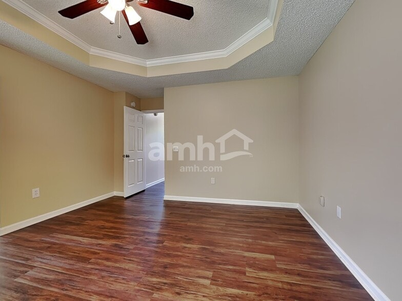 Building Photo - 28 Blue Lake St