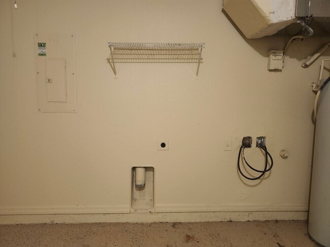 Building Photo - 3 bedroom 2 bath 1 car garage duplex