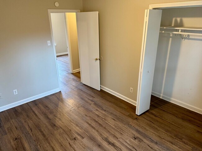 Building Photo - 8241 Ashbrook Dr