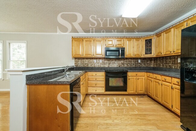 Building Photo - The living is easy in this 4 bedroom, 2.5 ...