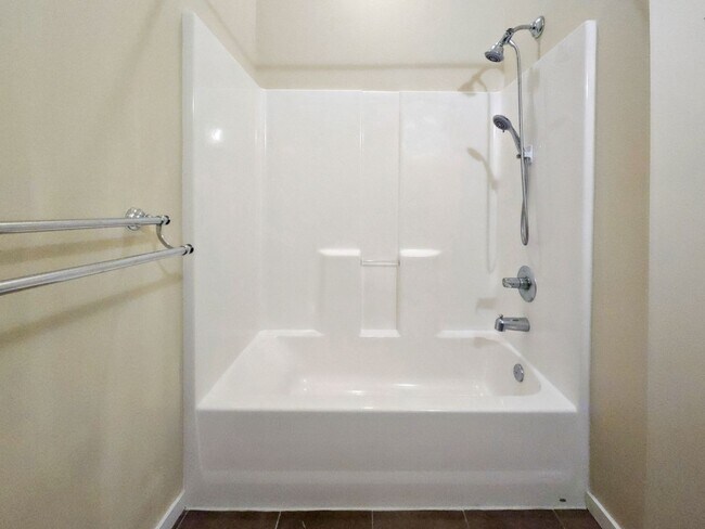 Building Photo - Spacious 3BR/3.5BA Townhome in Desirable E...