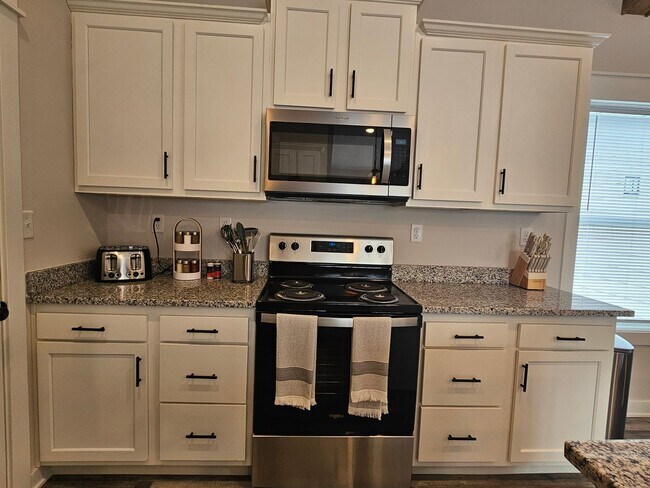 Building Photo - Upscale New Construction Ranch