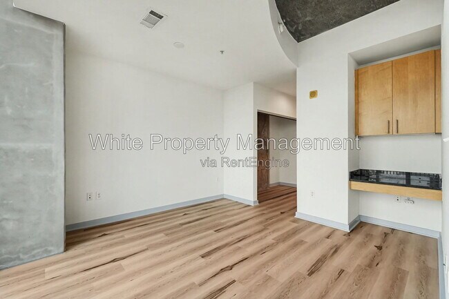 Building Photo - 210 N Church St