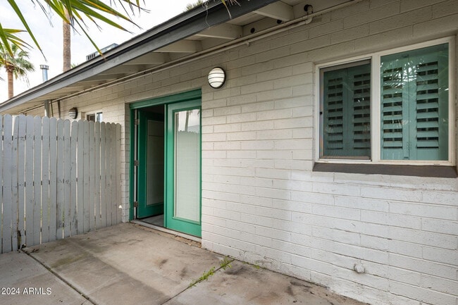 Building Photo - 512 E Roanoke Ave