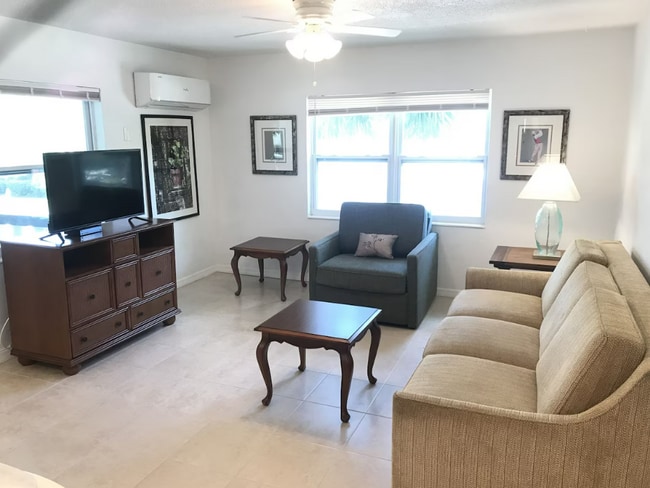 Building Photo - 3700-3700 Haines Rd N