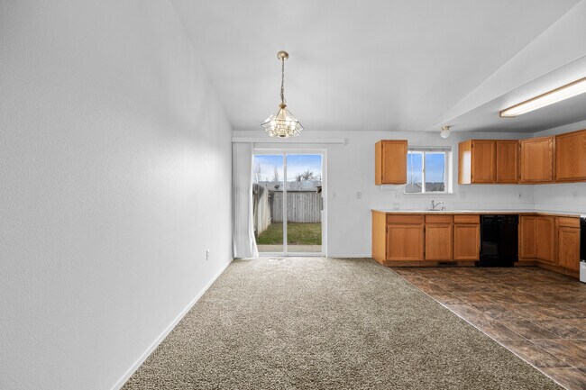 Building Photo - 905 E Ball Ct