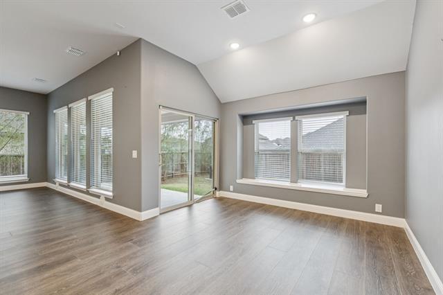 Building Photo - 300 Navo Rd