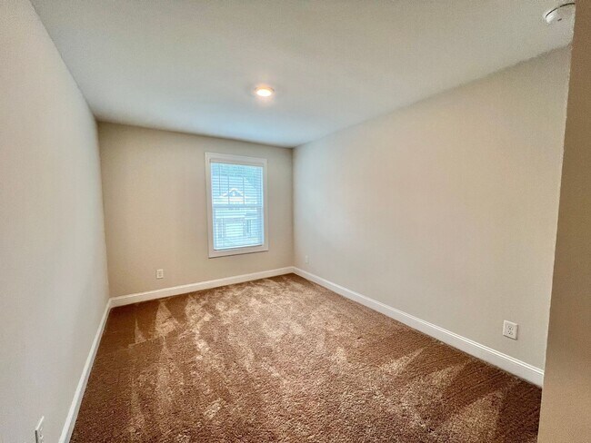 Building Photo - Stunning 3BD, 3BA End Unit Raleigh Townhome on a Corner Lot with High End Features in an HOA Comm...