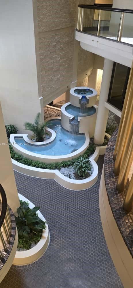 Building Photo - 2843 S Bayshore Dr