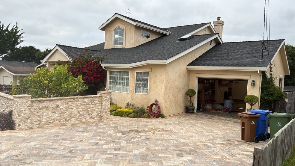 Front of House - 746 Newton St