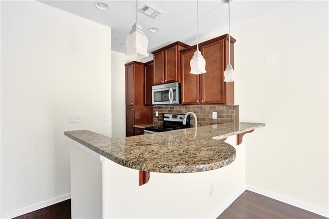 Building Photo - 215 Semel Dr