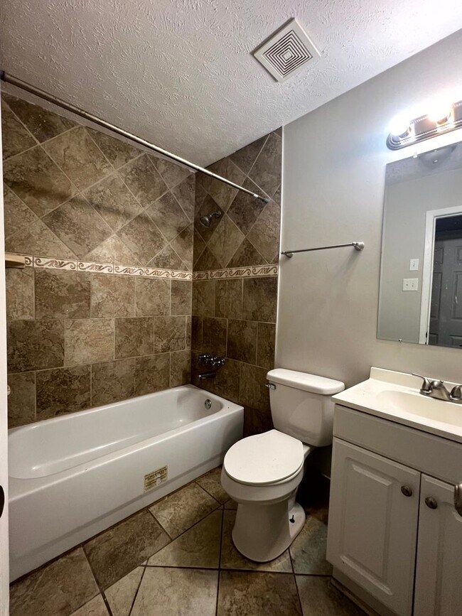 Building Photo - 6545 Amanda Cir