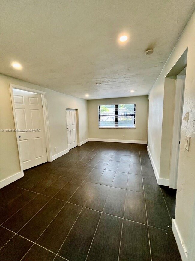 Building Photo - 200 Frow Ave