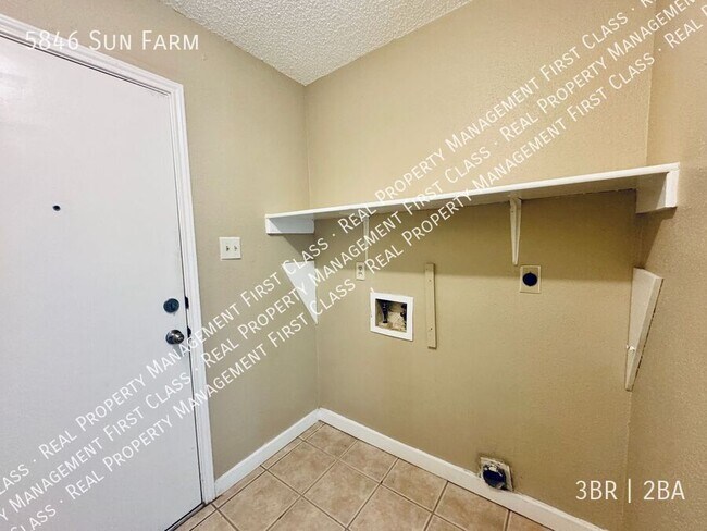 Building Photo - 5846 Sun Farm