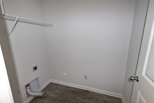 Building Photo - 570 Old Mill Way