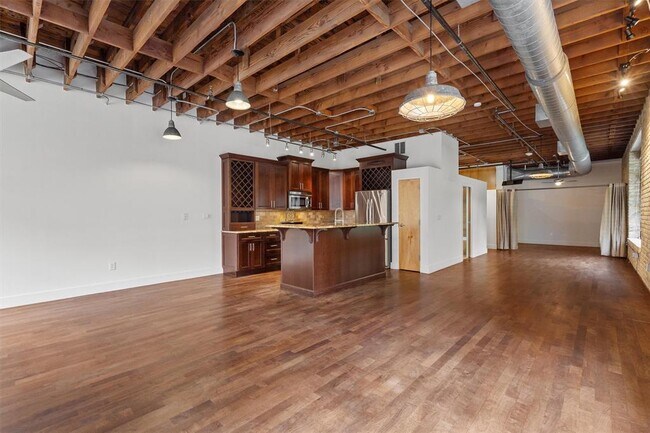 Building Photo - 411 Brazos St