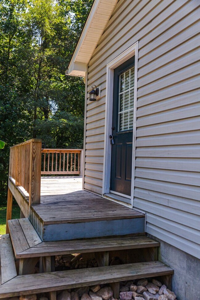 Building Photo - New Listing!