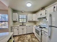 Building Photo - Wonderful Condo In Desirable Lakewood Community