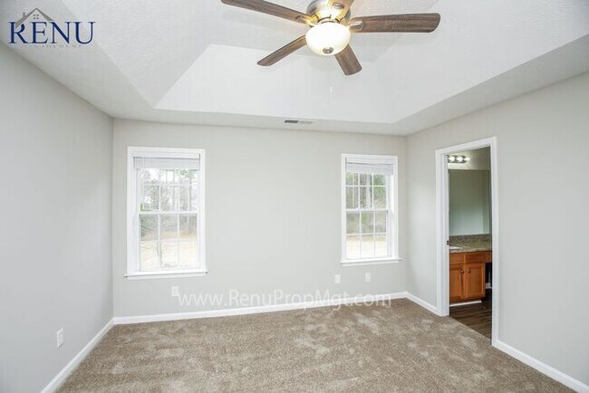 Building Photo - Now available 3 bedrooms 2.5 baths