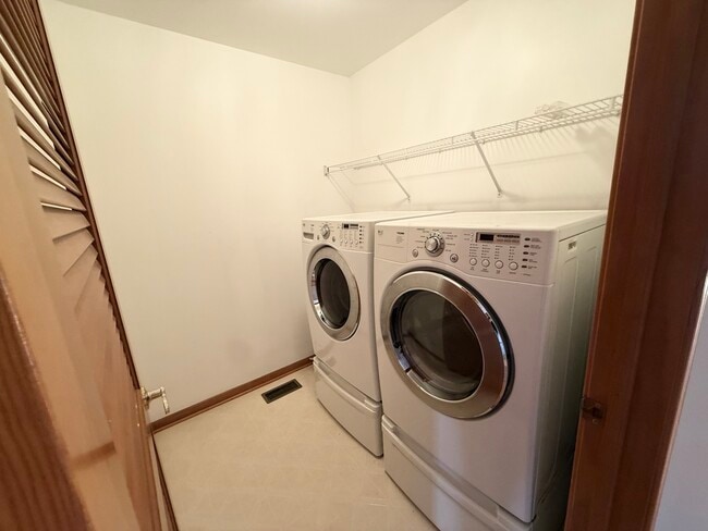 Building Photo - 153 Fulbright Ln