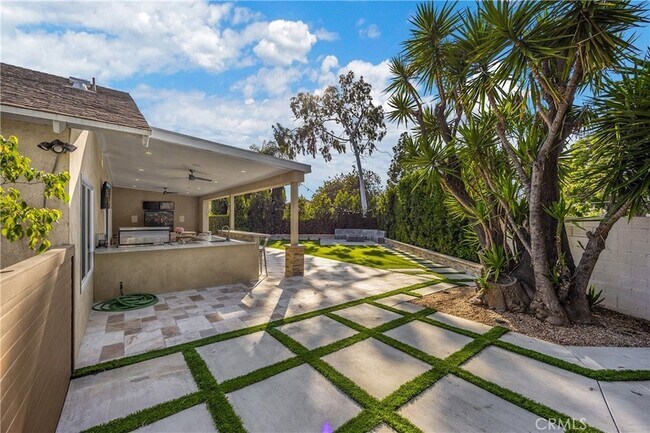 Building Photo - 1320 N Van Gogh Cir