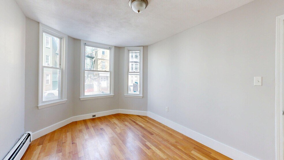 Building Photo - 205 Chelsea St