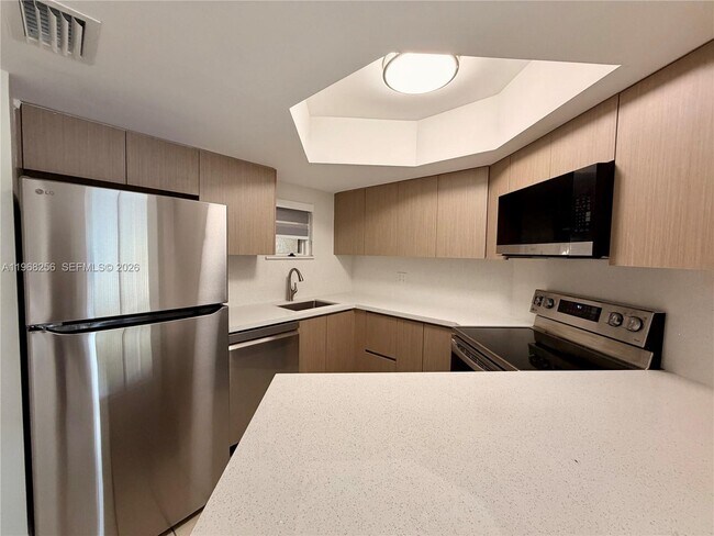 Building Photo - 8353 Lake Dr