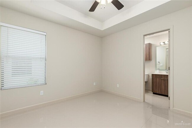 Building Photo - 12 Deer Hls