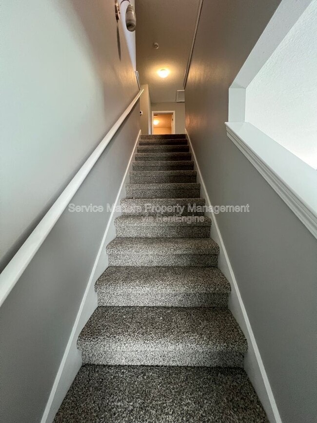 Building Photo - 5881 Old Plantation Court