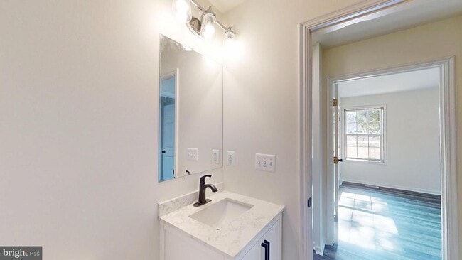 Building Photo - 40750 King Dr