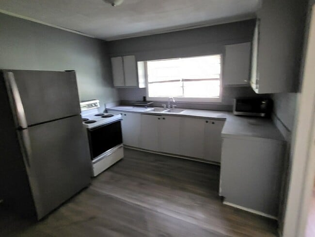 Building Photo - 1008 Carn St