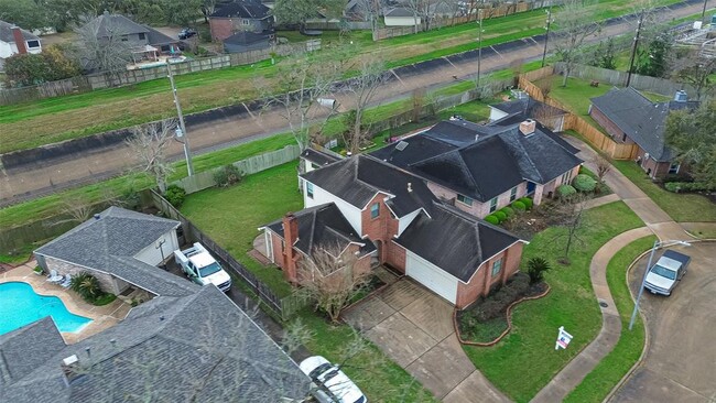 Building Photo - 606 Misty Creek Dr
