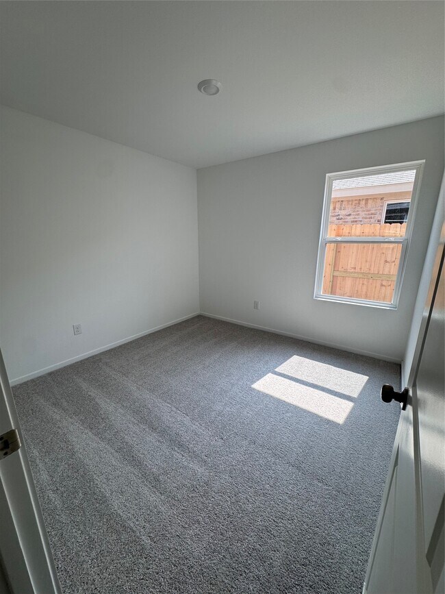 Building Photo - 6123 Sunburst Scarlet St