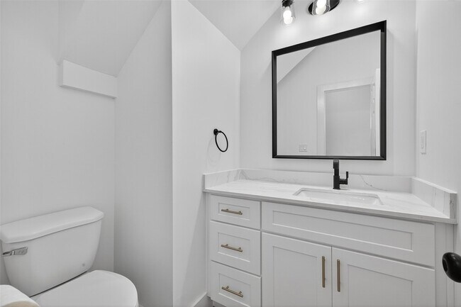 Building Photo - 5027 Willow Glen Dr