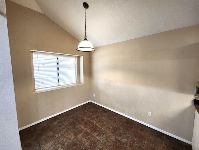 Building Photo - 3362 Highridge St