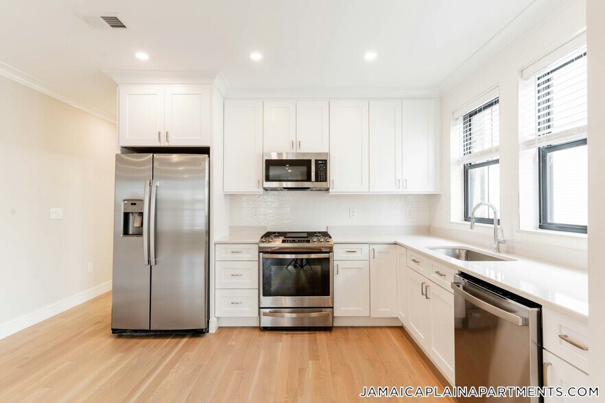 Building Photo - 285 Lamartine St