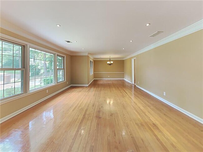 Building Photo - 3582 Cloudland Dr