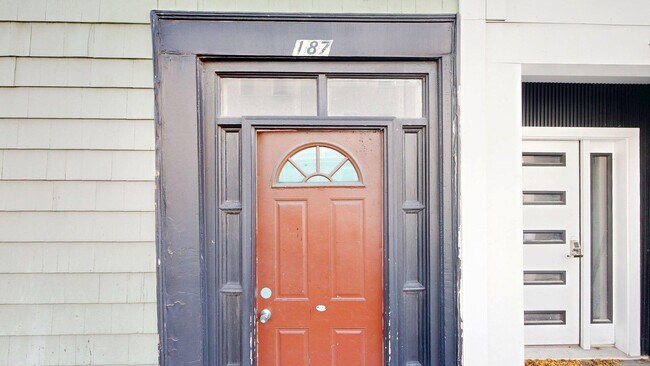 Building Photo - 187 Maverick St