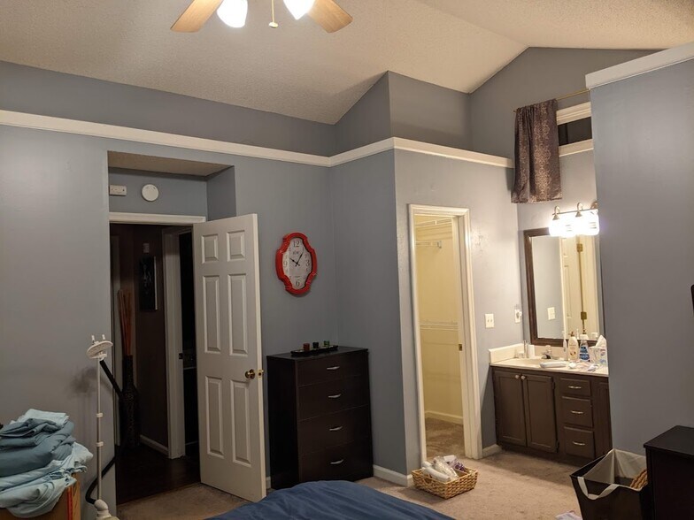Master bedroom - 115 Hyacinth Lane
