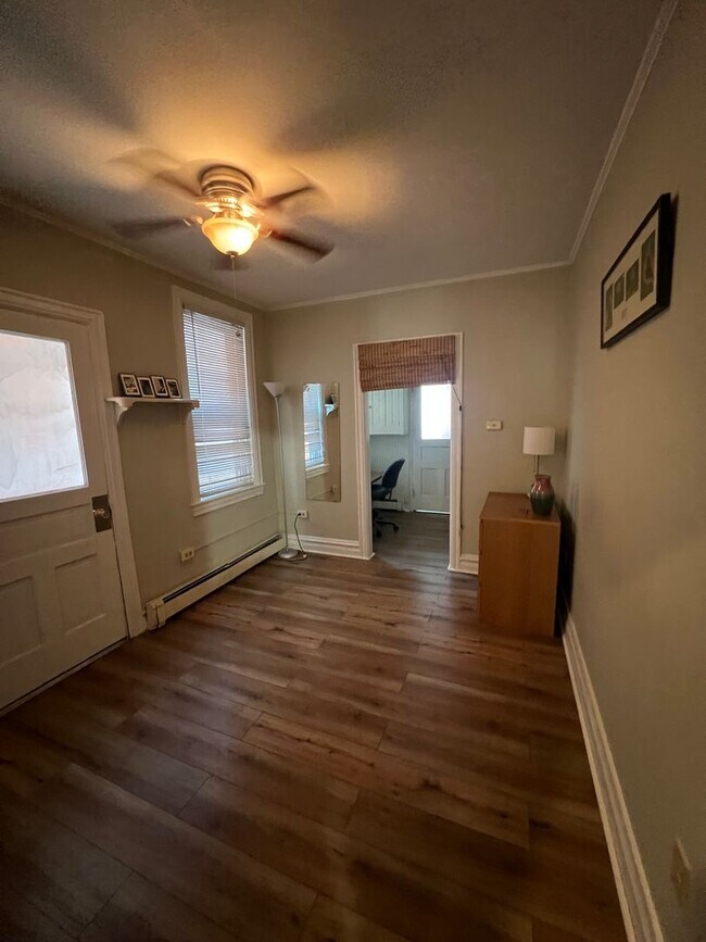 Building Photo - 165 E Pomfret St