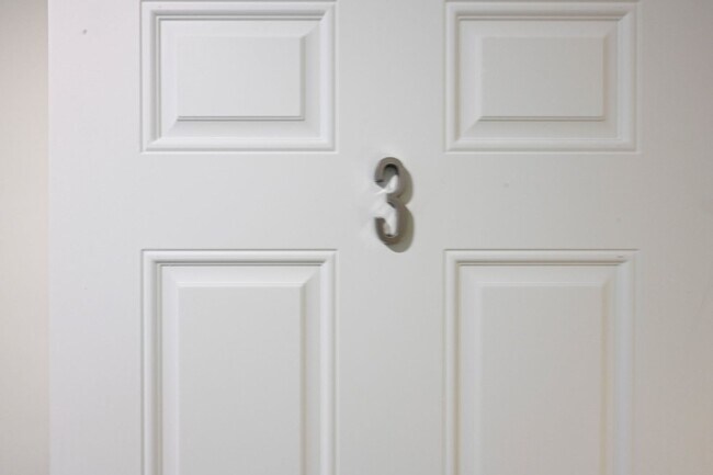 Building Photo - 108 Western Ave