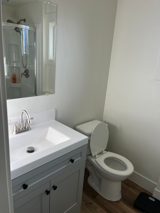 Building Photo - 725 Sand Creek Rd