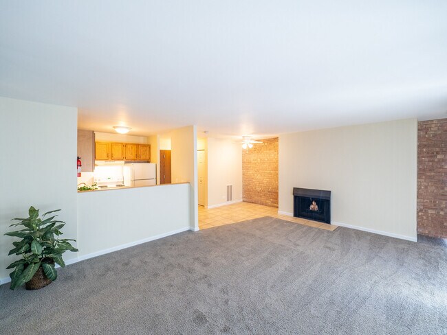 Building Photo - 5950 Oakwood Dr