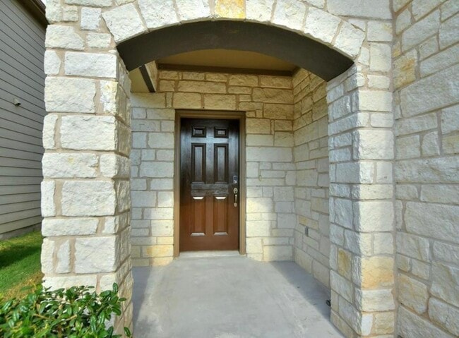 Building Photo - 13911 Osmarea Dr