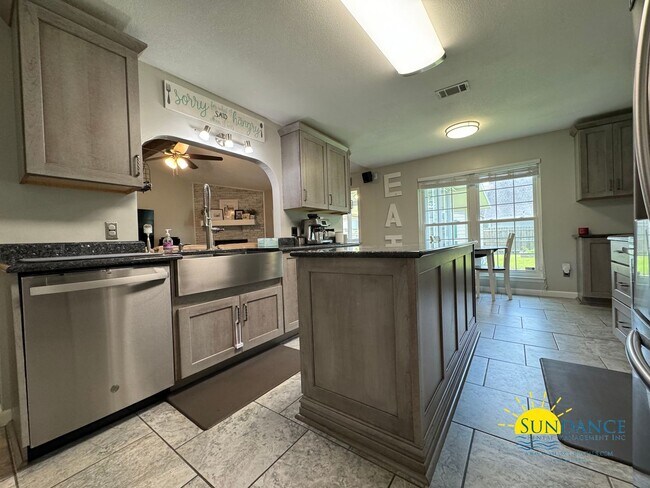 Building Photo - 109 Long Pointe Dr