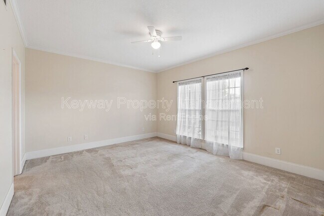 Building Photo - 4890 Somerset Dr